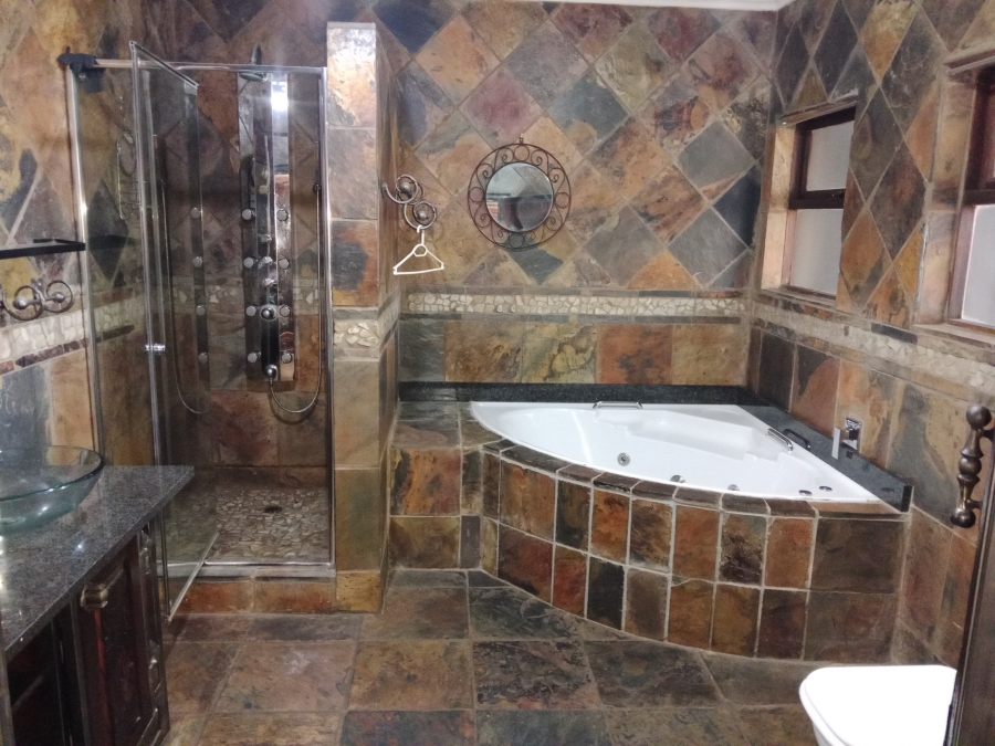 5 Bedroom Property for Sale in Melodie North West